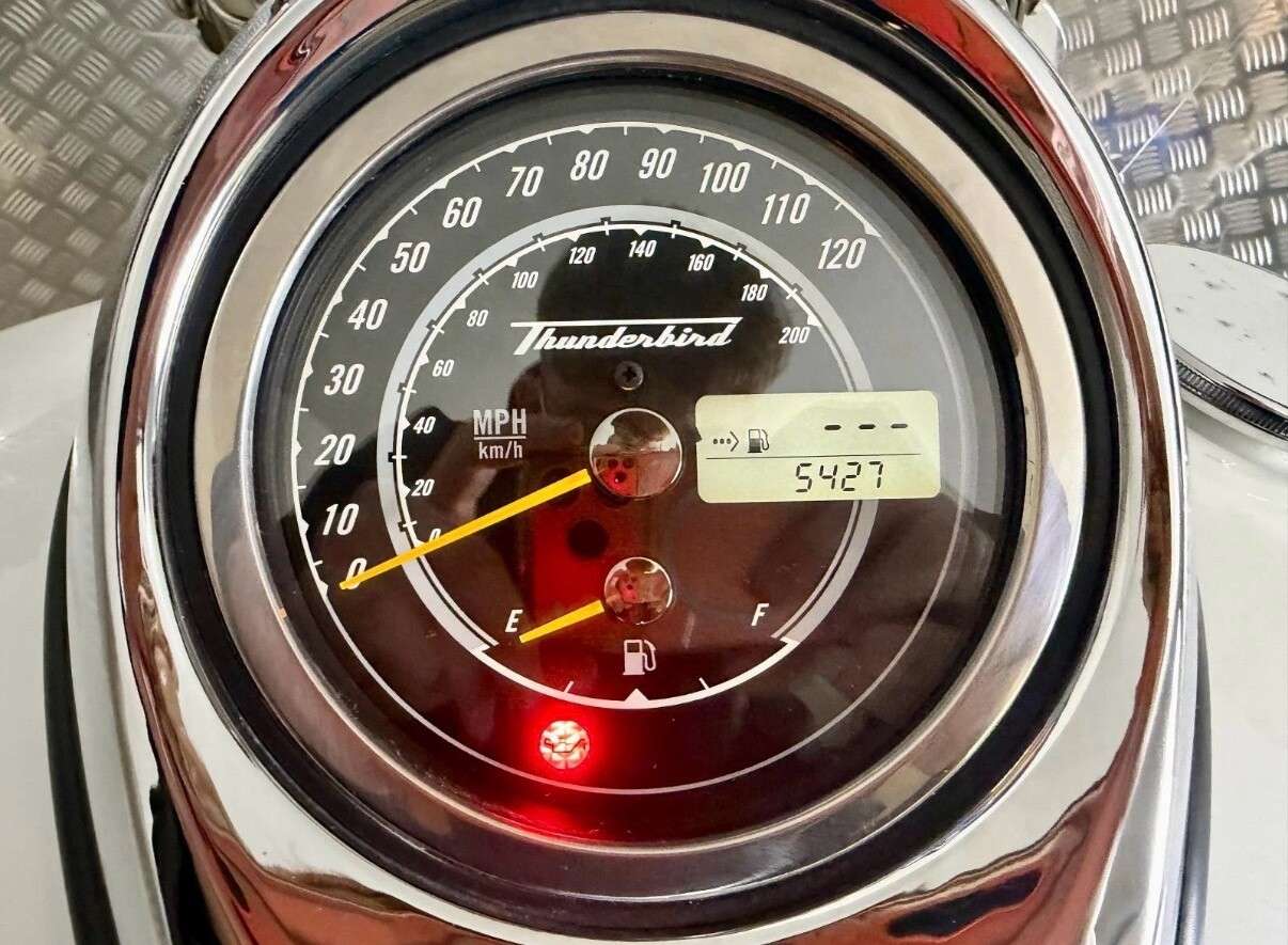 A 2014 TRIUMPH THUNDERBIRD 1700 LT www.sellingyourbike.co.uk A 2014 TRIUMPH THUNDERBIRD 1700 LT www.sellingyourbike.co.uk