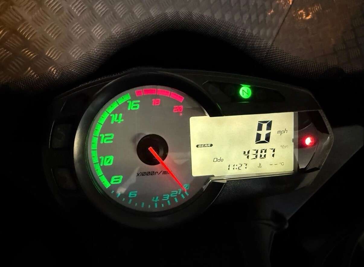 A 2014 KAWASAKI NINJA ZX-6R Performance Edition www.sellingyourbike.co.uk A 2014 KAWASAKI NINJA ZX-6R Performance Edition www.sellingyourbike.co.uk