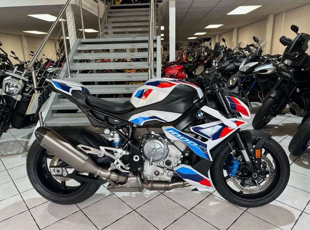 A 2023 BMW M 1000 R www.sellingyourbike.co.uk A 2023 BMW M 1000 R www.sellingyourbike.co.uk