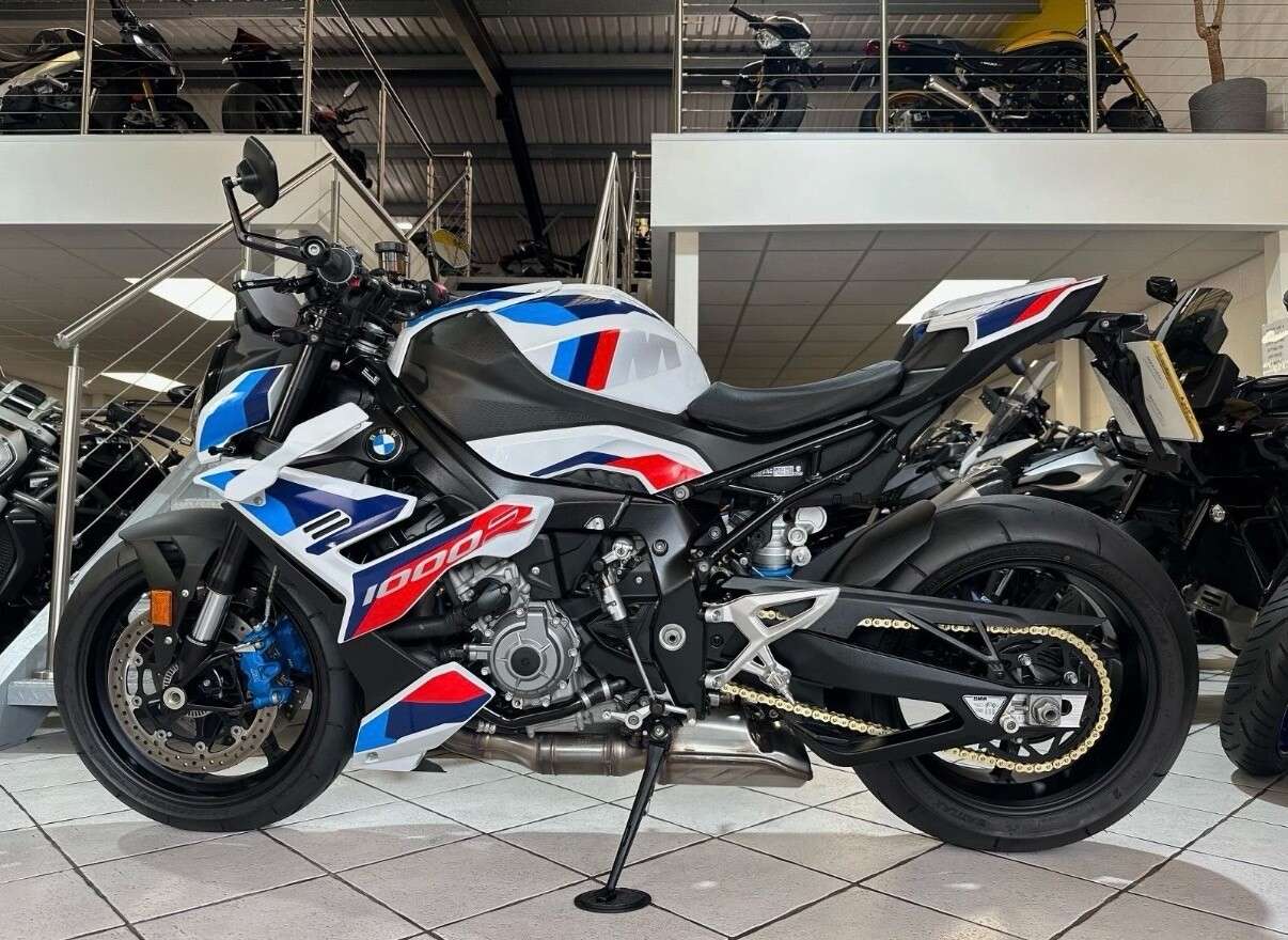 A 2023 BMW M 1000 R www.sellingyourbike.co.uk A 2023 BMW M 1000 R www.sellingyourbike.co.uk