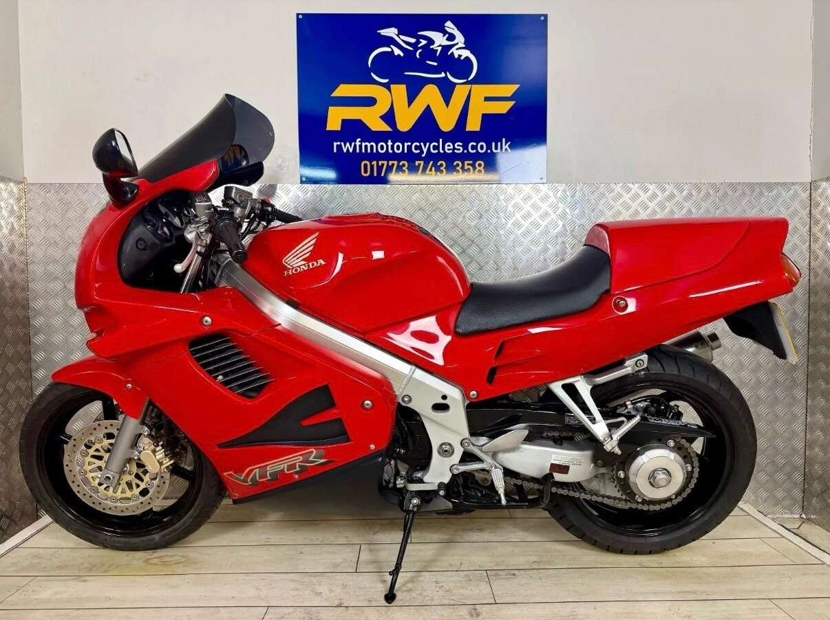 A 1996 HONDA VF750 www.sellingyourbike.co.uk A 1996 HONDA VF750 www.sellingyourbike.co.uk