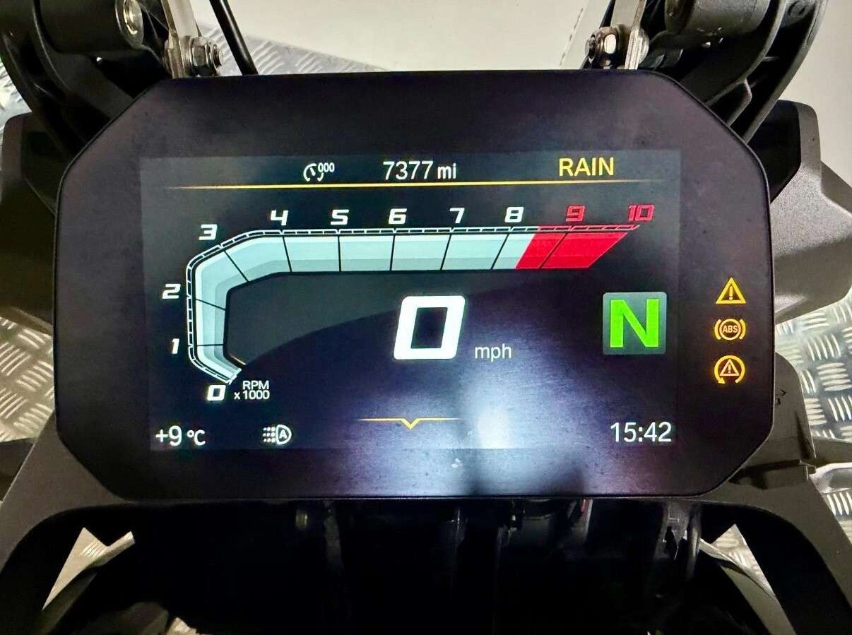 A 2023 BMW F 850 GS TE www.sellingyourbike.co.uk A 2023 BMW F 850 GS TE www.sellingyourbike.co.uk