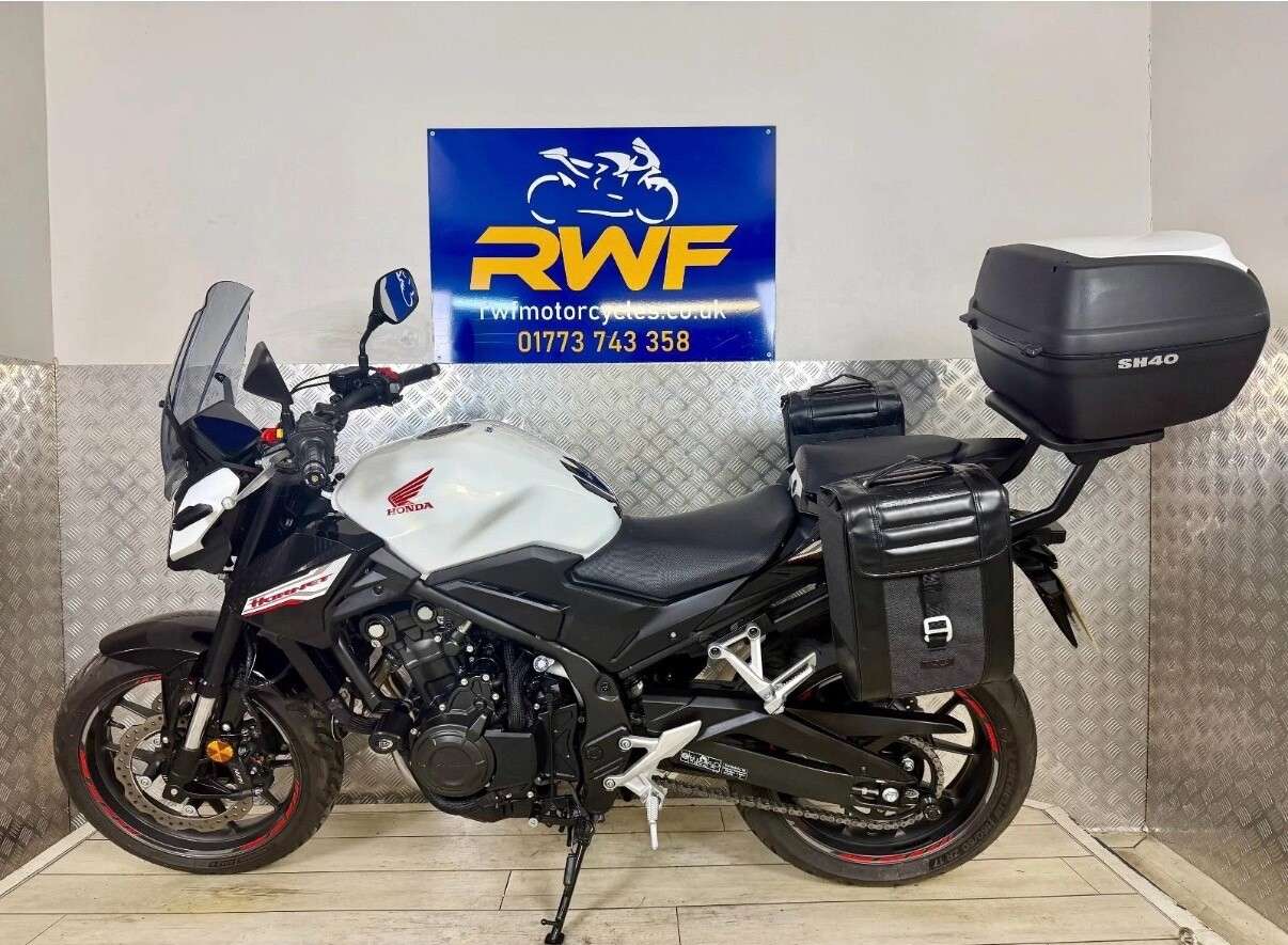 A 2025 HONDA CB500F Hornet www.sellingyourbike.co.uk A 2025 HONDA CB500F Hornet www.sellingyourbike.co.uk