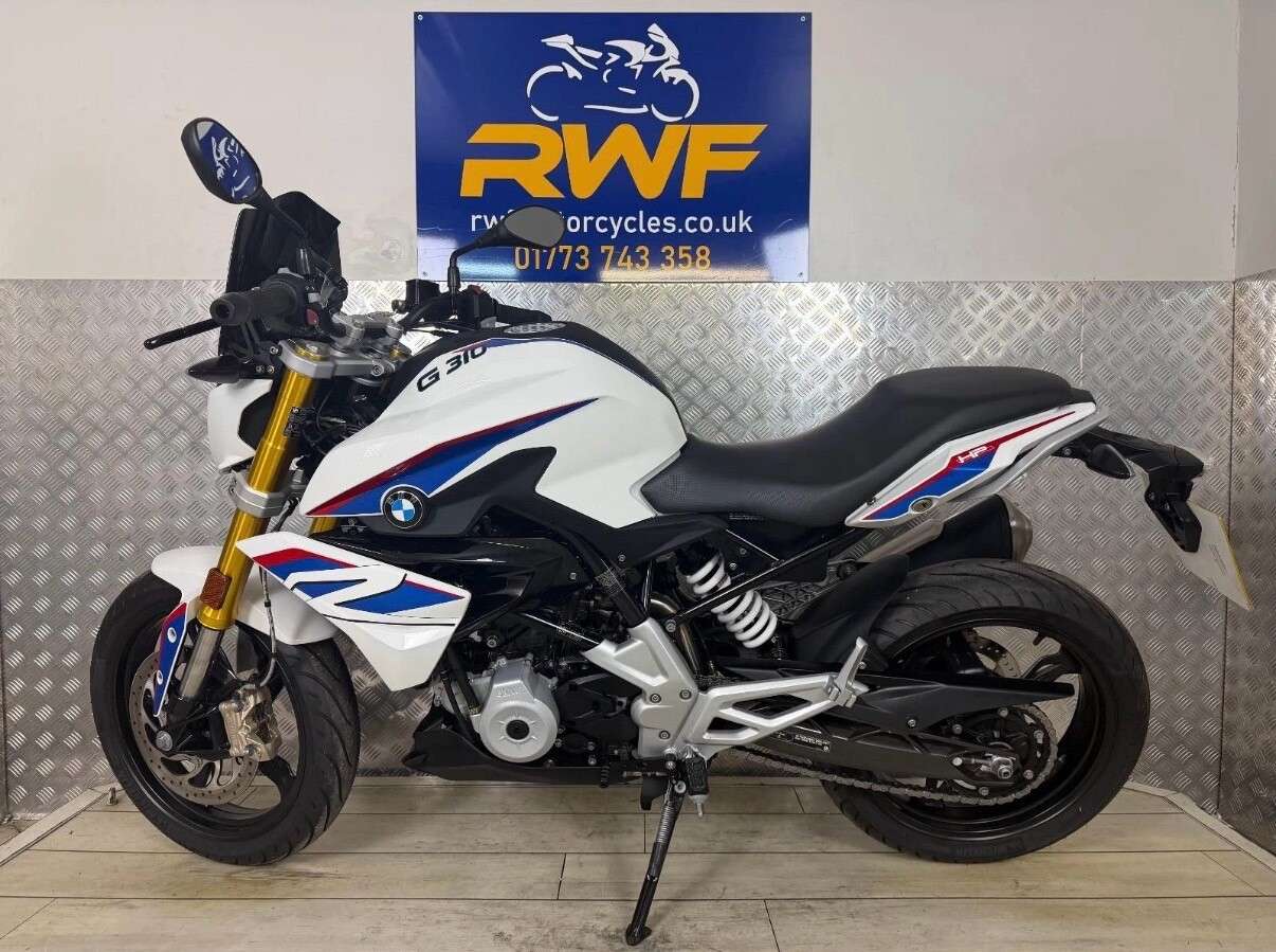A 2019 BMW G 310 R www.sellingyourbike.co.uk A 2019 BMW G 310 R www.sellingyourbike.co.uk