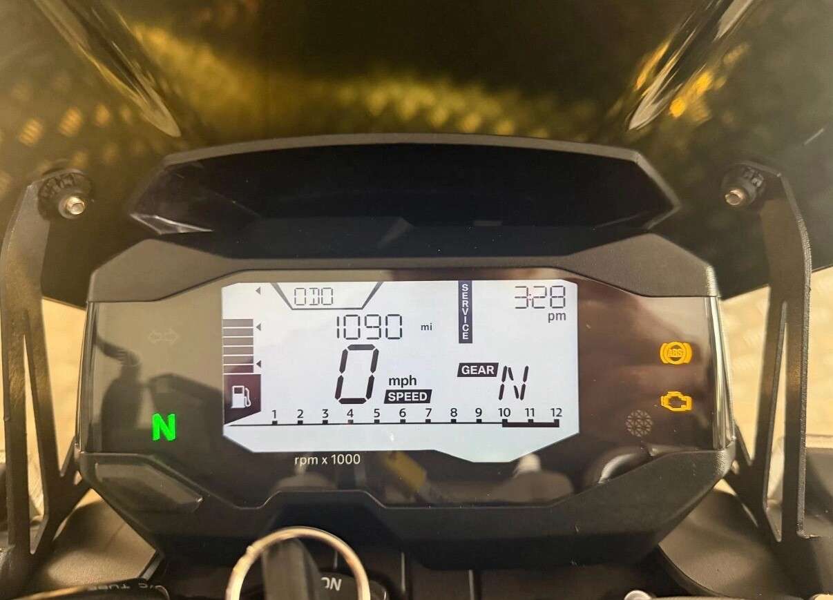 A 2019 BMW G 310 R www.sellingyourbike.co.uk A 2019 BMW G 310 R www.sellingyourbike.co.uk