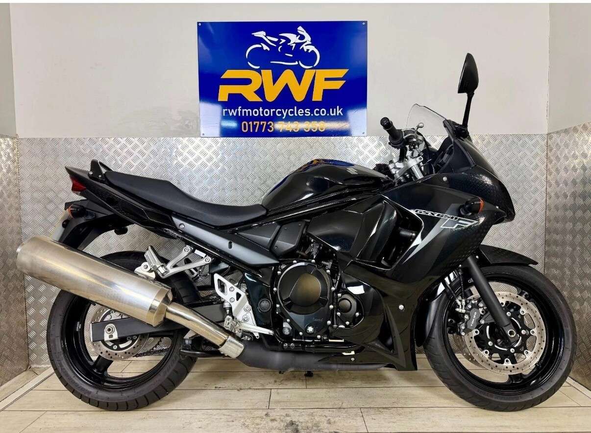 A 2015 SUZUKI GSX650F www.sellingyourbike.co.uk A 2015 SUZUKI GSX650F www.sellingyourbike.co.uk