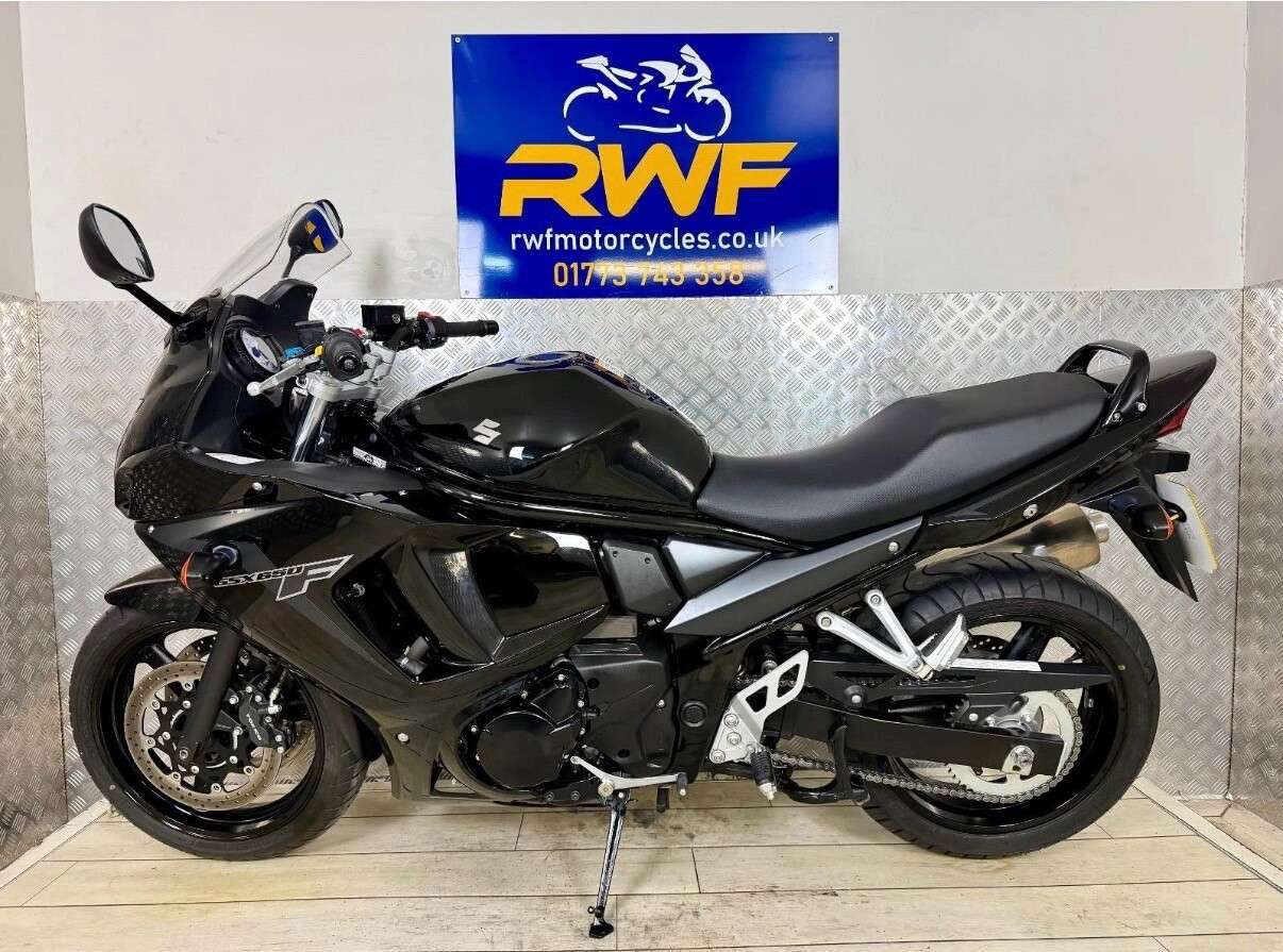 A 2015 SUZUKI GSX650F www.sellingyourbike.co.uk A 2015 SUZUKI GSX650F www.sellingyourbike.co.uk