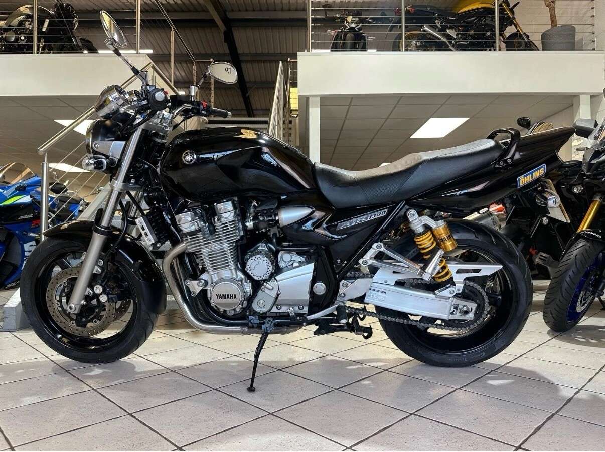 A 2010 YAMAHA XJR1300 www.sellingyourbike.co.uk A 2010 YAMAHA XJR1300 www.sellingyourbike.co.uk