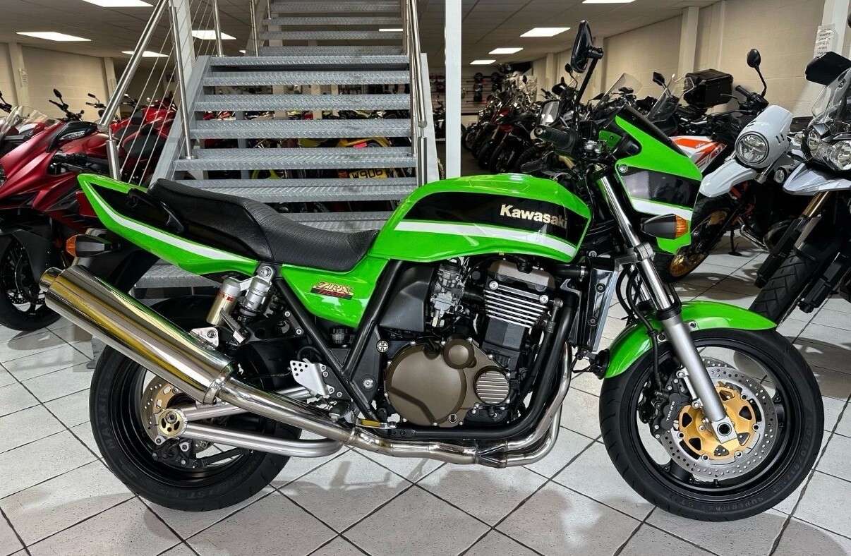 A 2006 KAWASAKI ZRX1200 www.sellingyourbike.co.uk A 2006 KAWASAKI ZRX1200 www.sellingyourbike.co.uk
