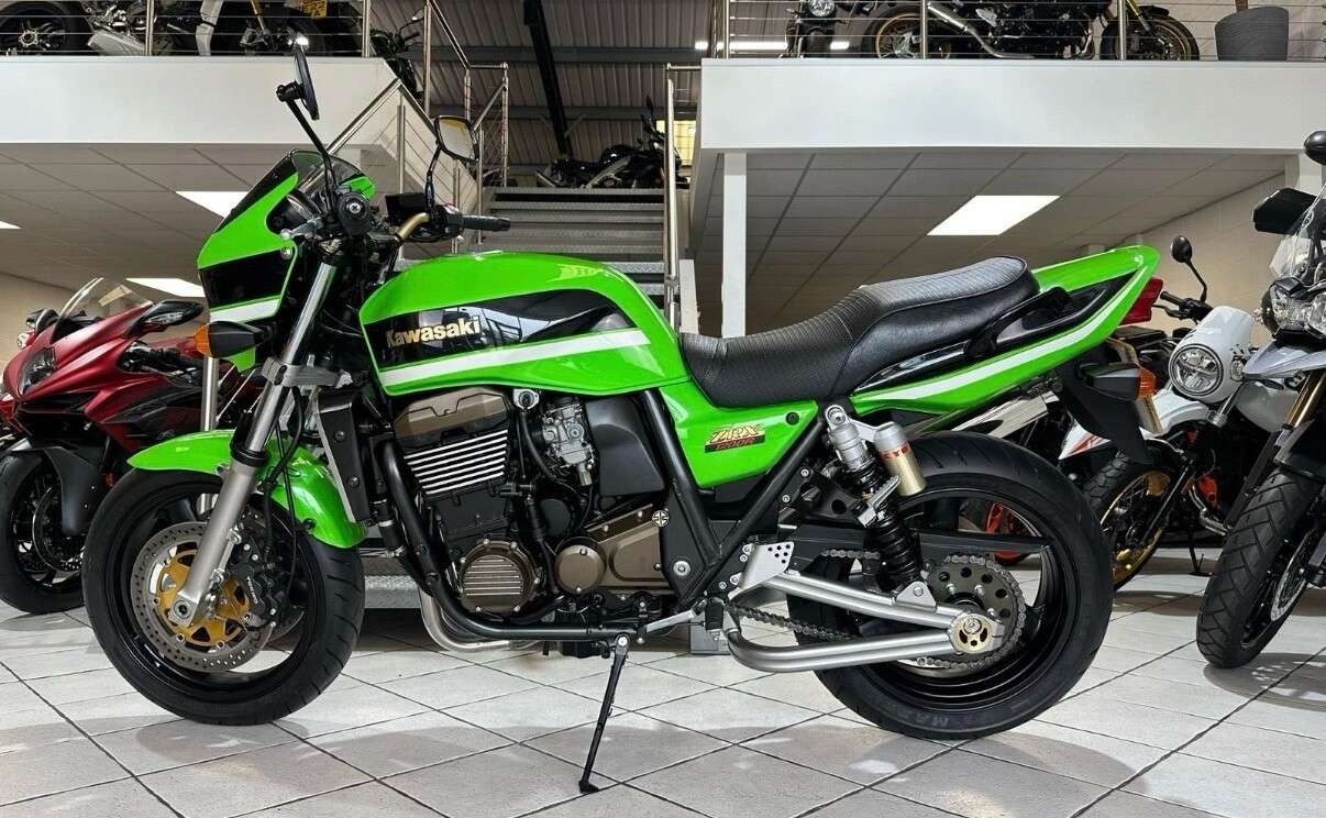 A 2006 KAWASAKI ZRX1200 www.sellingyourbike.co.uk A 2006 KAWASAKI ZRX1200 www.sellingyourbike.co.uk