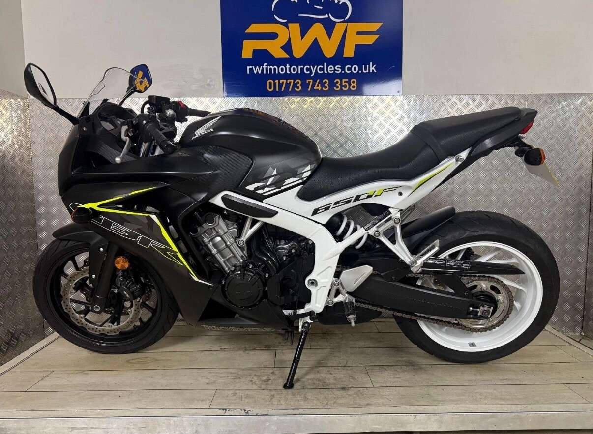 A 2016 HONDA CBR650F www.sellingyourbike.co.uk A 2016 HONDA CBR650F www.sellingyourbike.co.uk