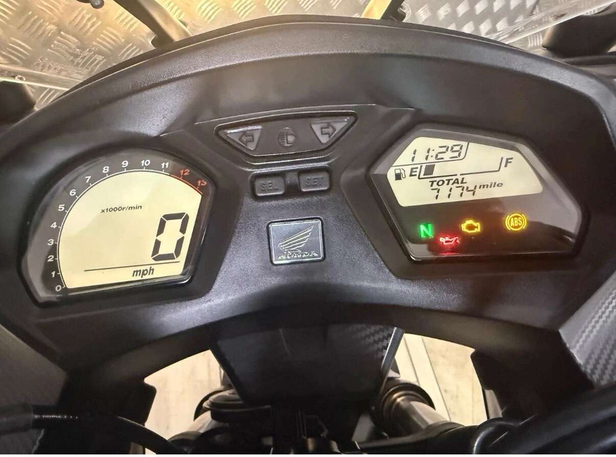 A 2016 HONDA CBR650F www.sellingyourbike.co.uk A 2016 HONDA CBR650F www.sellingyourbike.co.uk