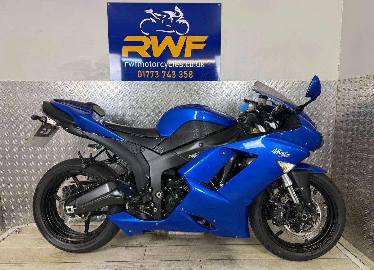 A 2009 KAWASAKI NINJA ZX-6R www.sellingyourbike.co.uk A 2009 KAWASAKI NINJA ZX-6R www.sellingyourbike.co.uk