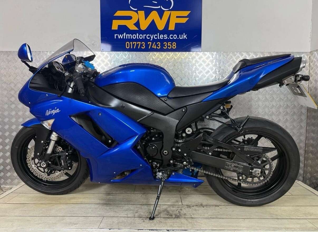 A 2009 KAWASAKI NINJA ZX-6R www.sellingyourbike.co.uk A 2009 KAWASAKI NINJA ZX-6R www.sellingyourbike.co.uk