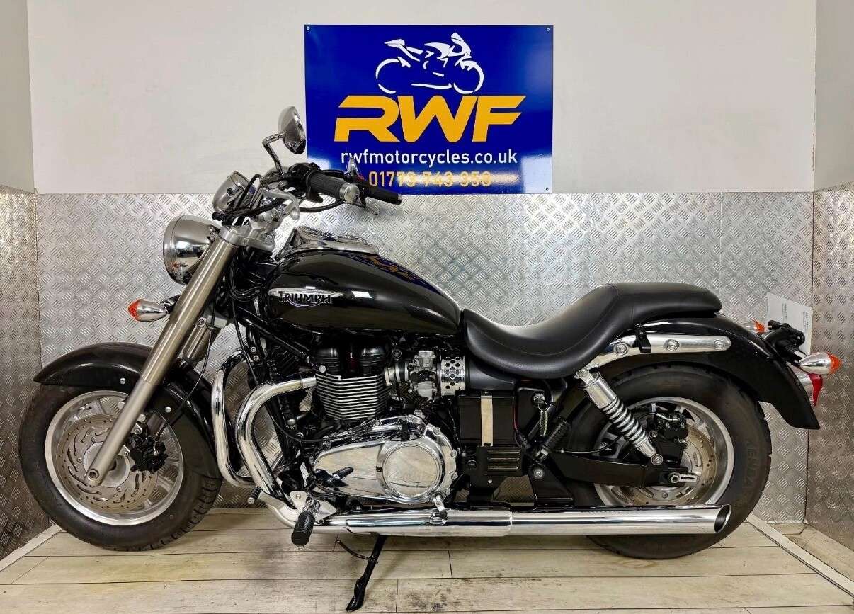 A 2014 TRIUMPH BONNEVILLE AMERICA 865 www.sellingyourbike.co.uk A 2014 TRIUMPH BONNEVILLE AMERICA 865 www.sellingyourbike.co.uk