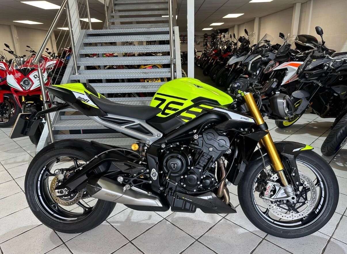A 2024 TRIUMPH STREET TRIPLE 765 765 RS Moto2 Edition www.sellingyourbike.co.uk A 2024 TRIUMPH STREET TRIPLE 765 765 RS Moto2 Edition www.sellingyourbike.co.uk