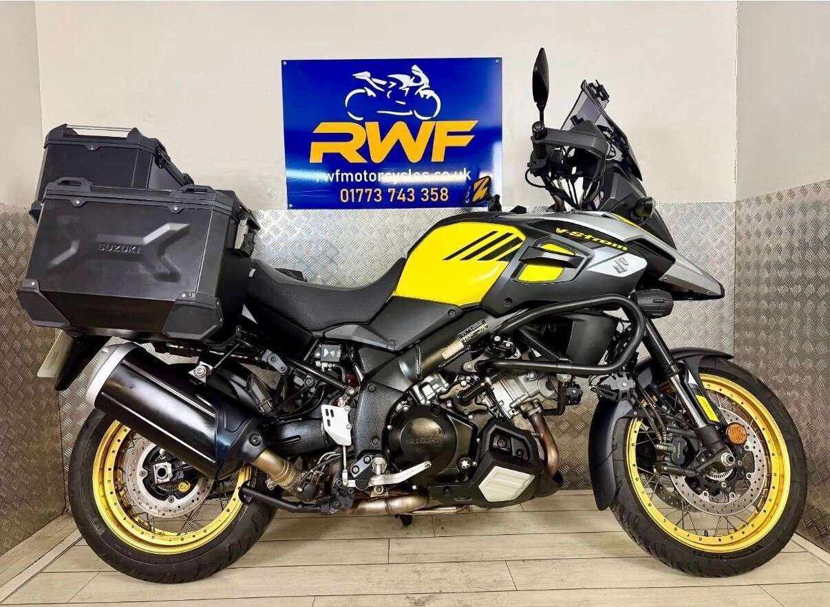 A 2018 SUZUKI V-STROM 1000 www.sellingyourbike.co.uk A 2018 SUZUKI V-STROM 1000 www.sellingyourbike.co.uk