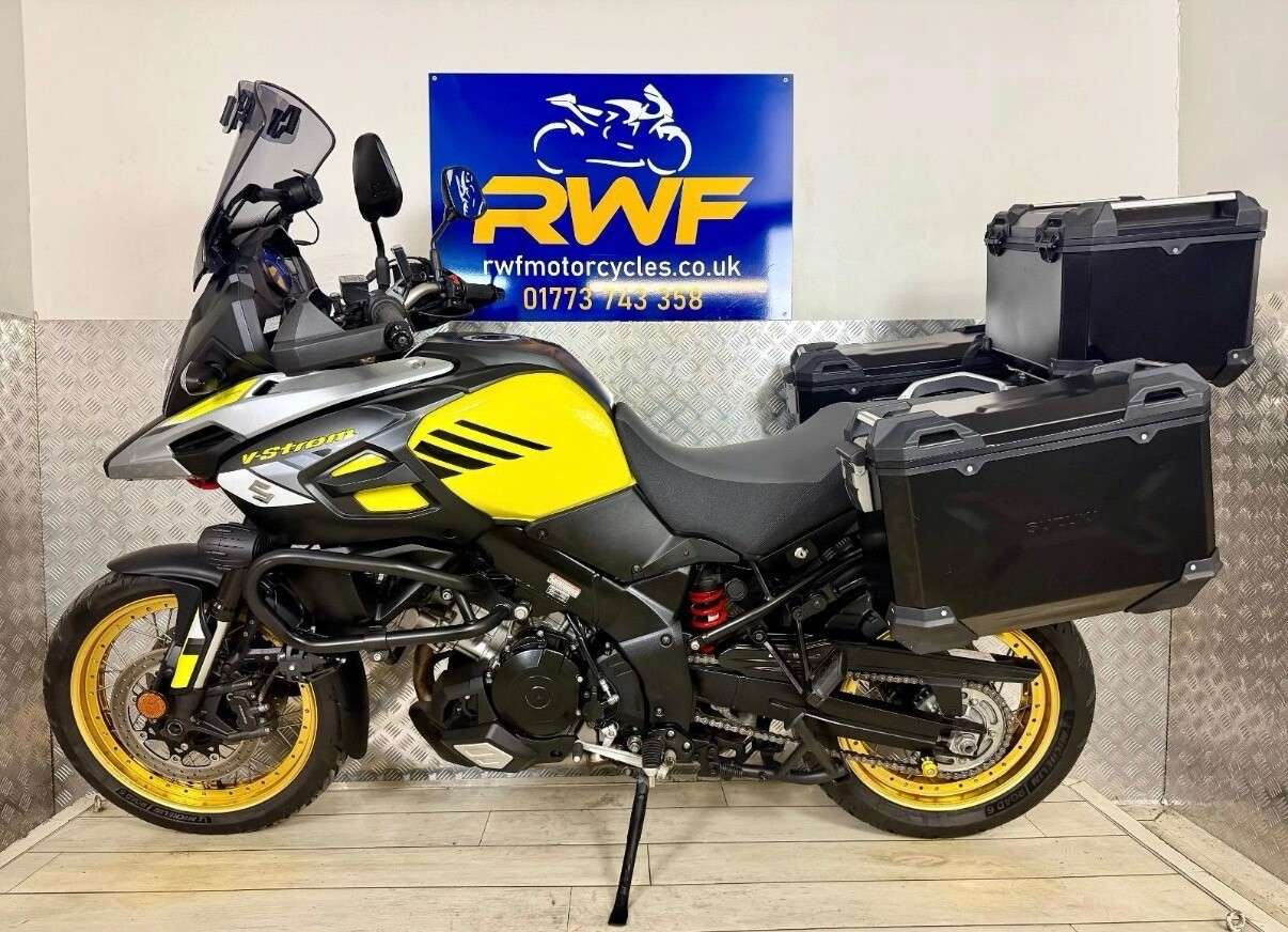 A 2018 SUZUKI V-STROM 1000 www.sellingyourbike.co.uk A 2018 SUZUKI V-STROM 1000 www.sellingyourbike.co.uk