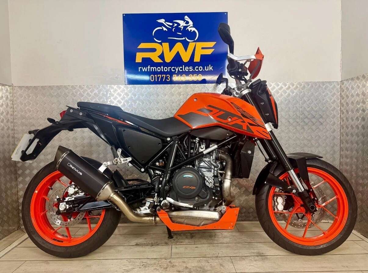 A 2019 KTM 690 DUKE www.sellingyourbike.co.uk A 2019 KTM 690 DUKE www.sellingyourbike.co.uk