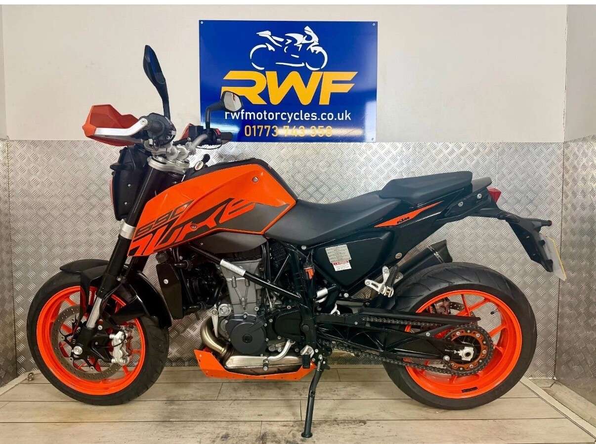 A 2019 KTM 690 DUKE www.sellingyourbike.co.uk A 2019 KTM 690 DUKE www.sellingyourbike.co.uk