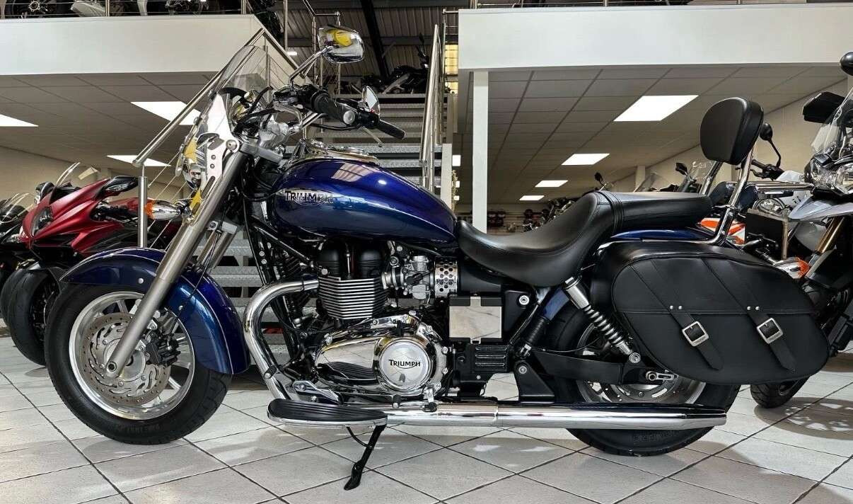 A 2016 TRIUMPH BONNEVILLE AMERICA 865 www.sellingyourbike.co.uk A 2016 TRIUMPH BONNEVILLE AMERICA 865 www.sellingyourbike.co.uk