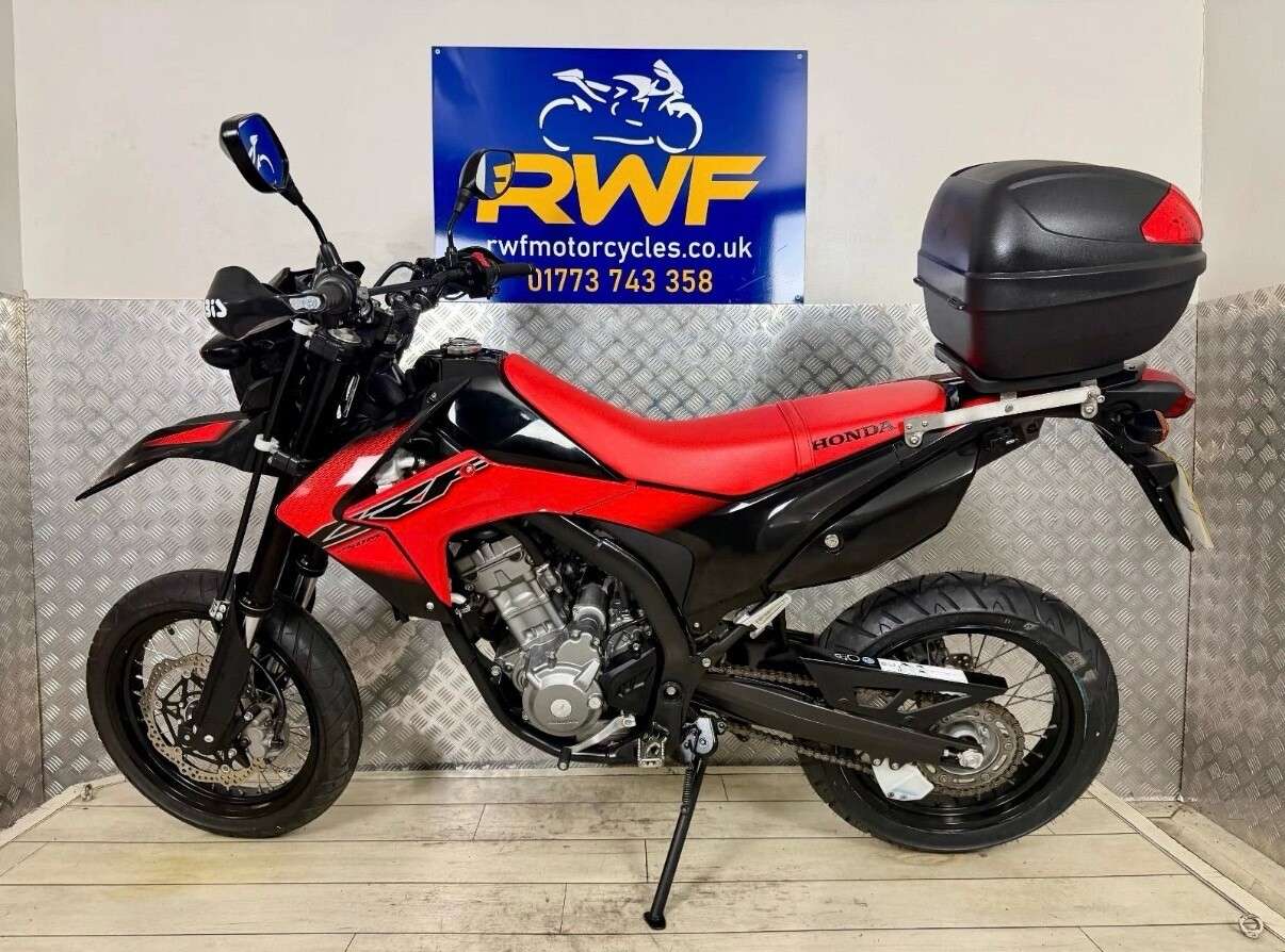 A 2013 HONDA CRF250M www.sellingyourbike.co.uk A 2013 HONDA CRF250M www.sellingyourbike.co.uk