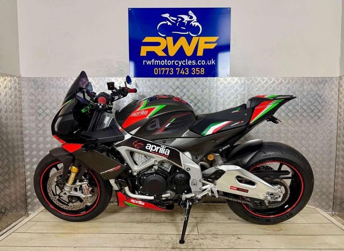 A 2021 APRILIA TUONO 1100 V4 1100 Factory www.sellingyourbike.co.uk A 2021 APRILIA TUONO 1100 V4 1100 Factory www.sellingyourbike.co.uk