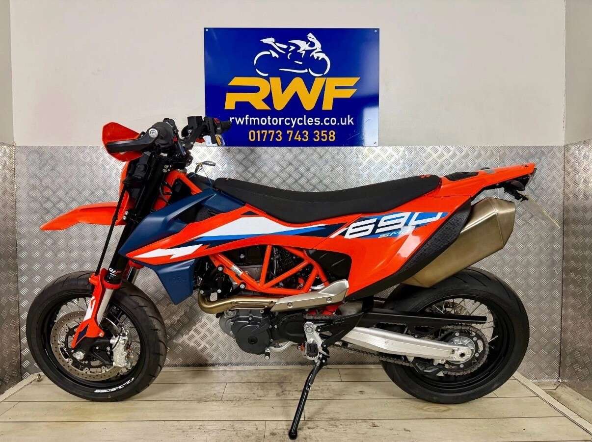 A 2026 KTM 690 SMC R www.sellingyourbike.co.uk A 2026 KTM 690 SMC R www.sellingyourbike.co.uk