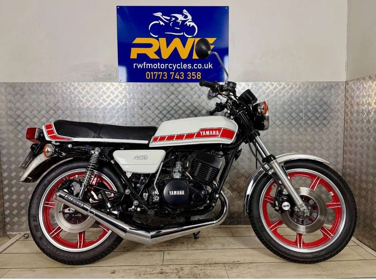 A 1981 YAMAHA RD400 www.sellingyourbike.co.uk A 1981 YAMAHA RD400 www.sellingyourbike.co.uk
