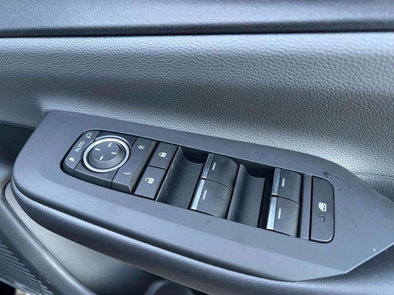 null TOYOTA PRIUS null TOYOTA PRIUS