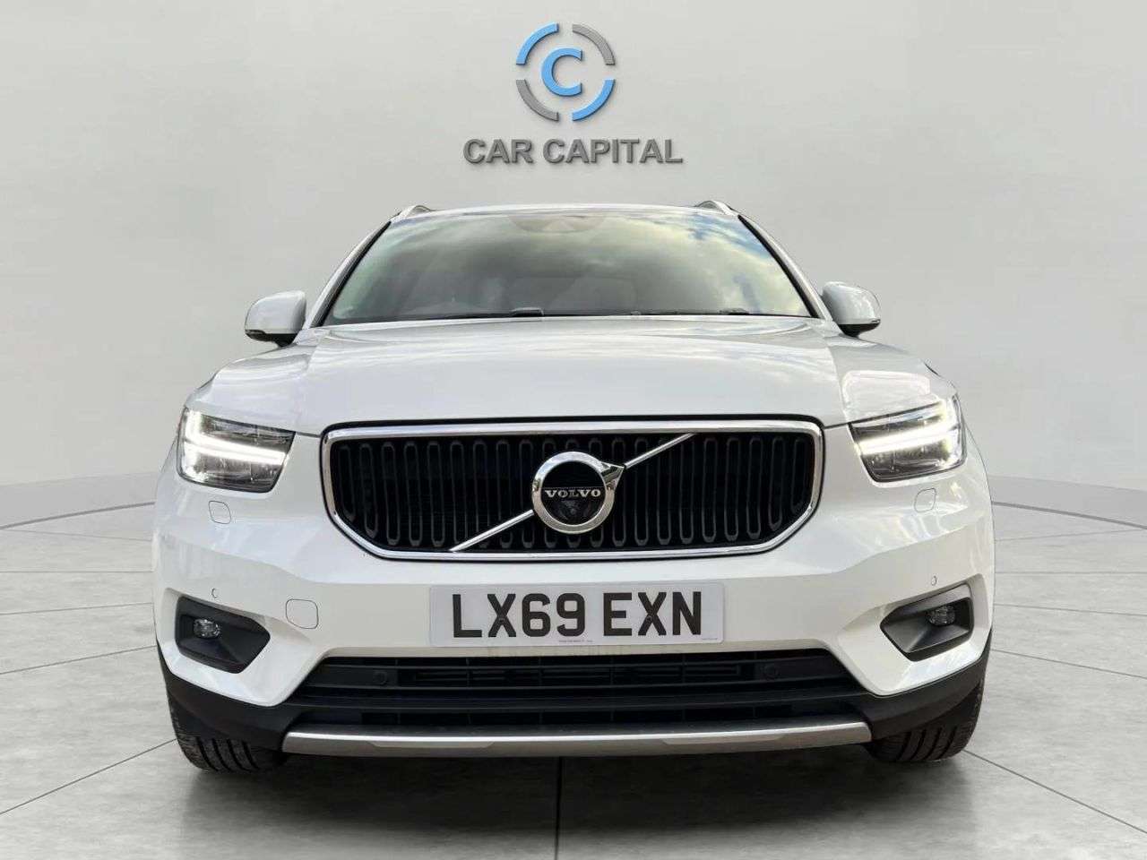 A 2019 VOLVO XC40 2.0 T4 Momentum Pro Auto AWD Euro 6 (s/s) 5dr A 2019 VOLVO XC40 2.0 T4 Momentum Pro Auto AWD Euro 6 (s/s) 5dr