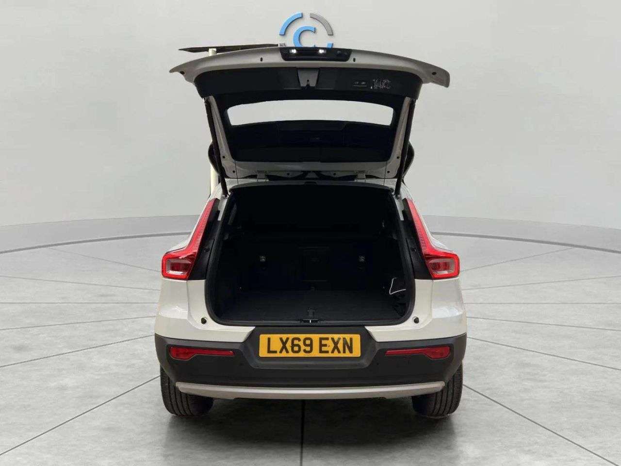 2019 VOLVO XC40 2019 VOLVO XC40