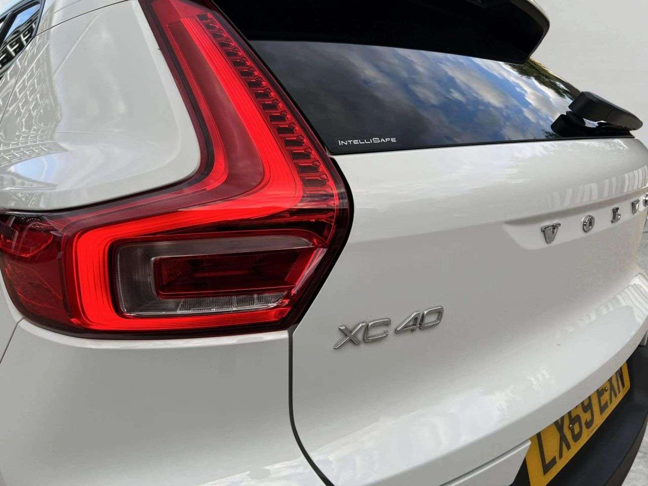 2019 VOLVO XC40 2019 VOLVO XC40