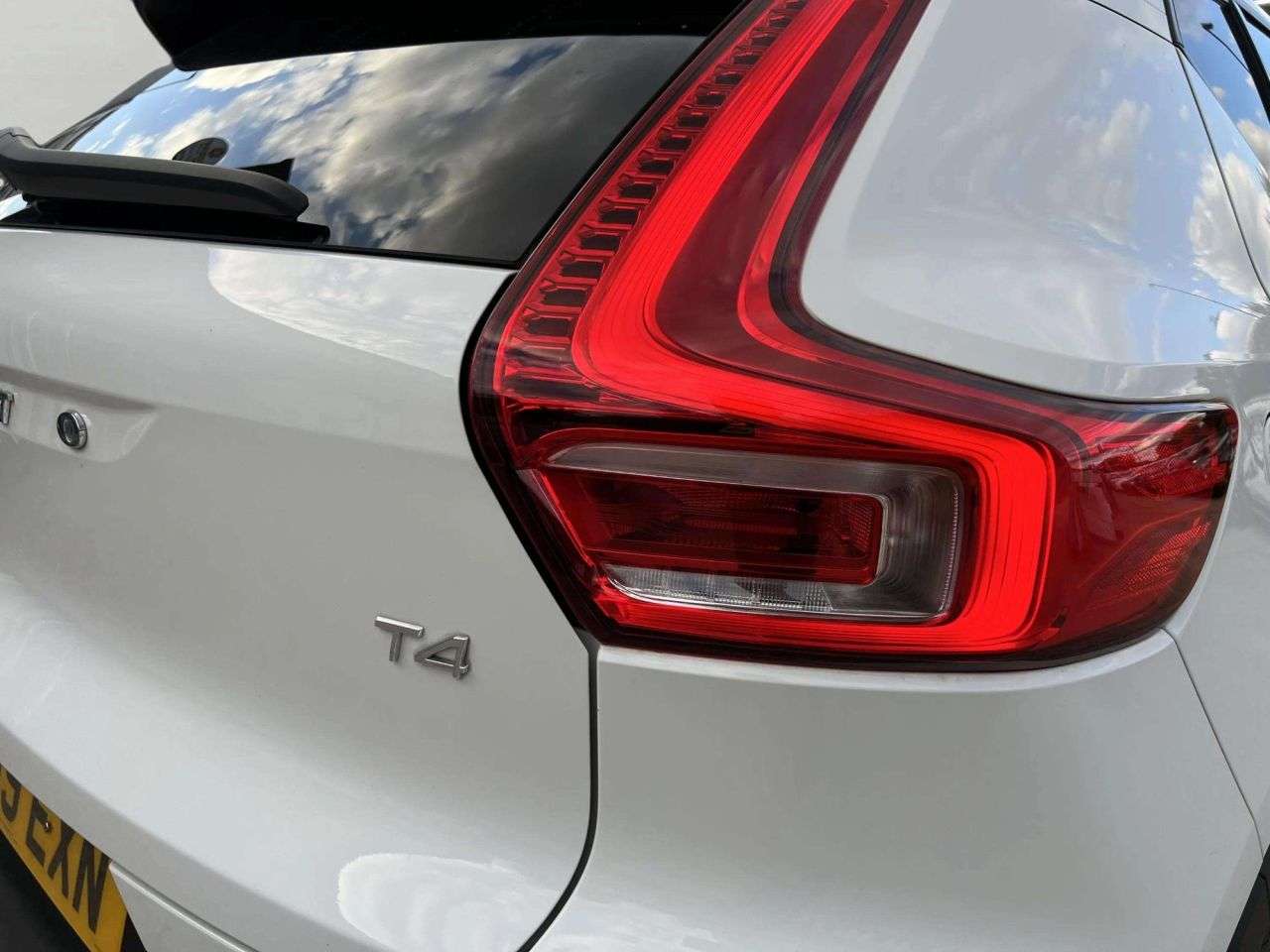 2019 VOLVO XC40 2019 VOLVO XC40