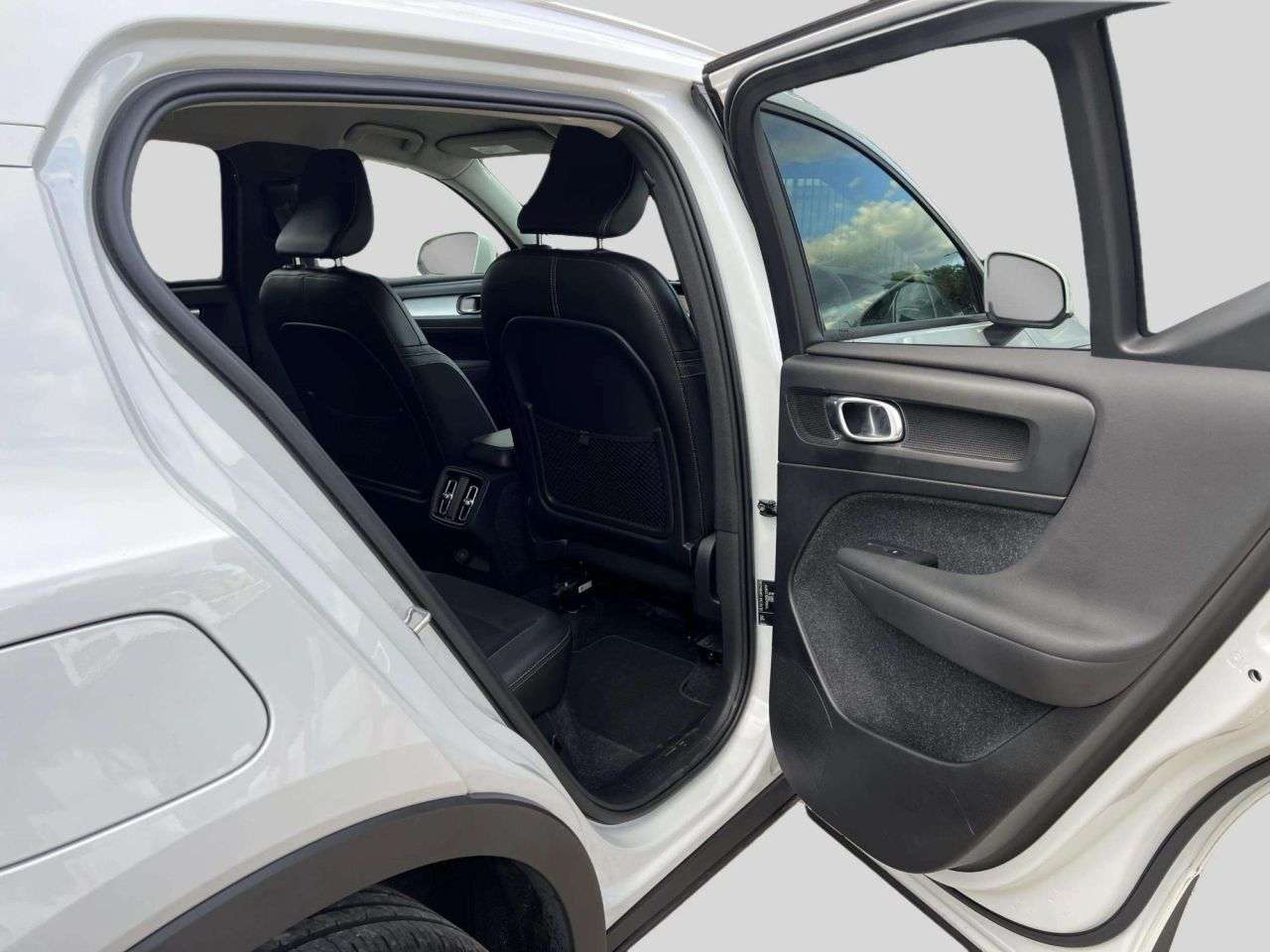 2019 VOLVO XC40 2019 VOLVO XC40