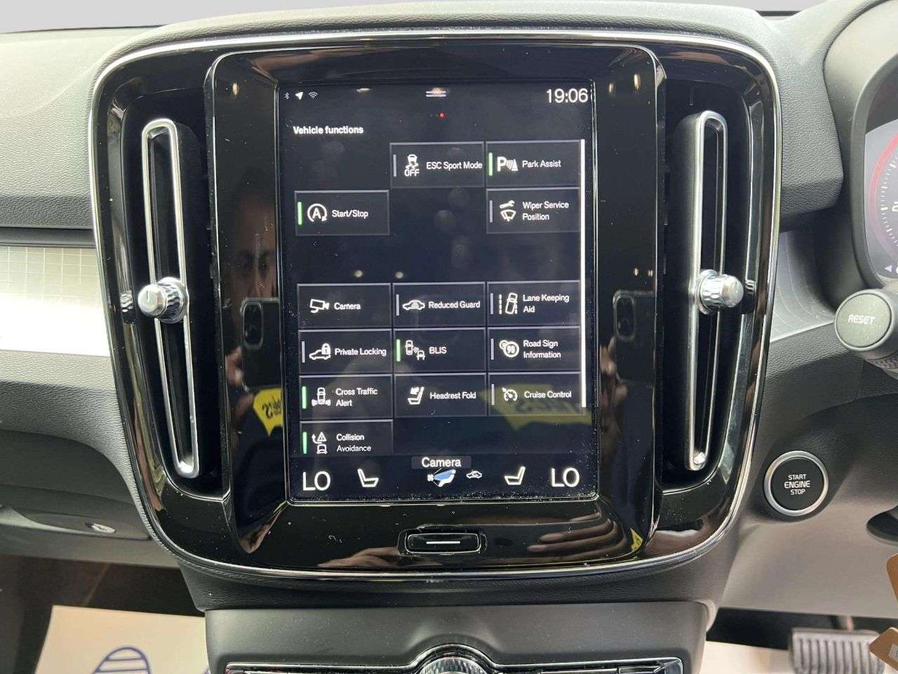 2019 VOLVO XC40 2019 VOLVO XC40