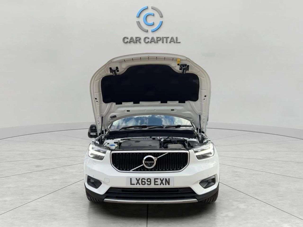 2019 VOLVO XC40 2019 VOLVO XC40