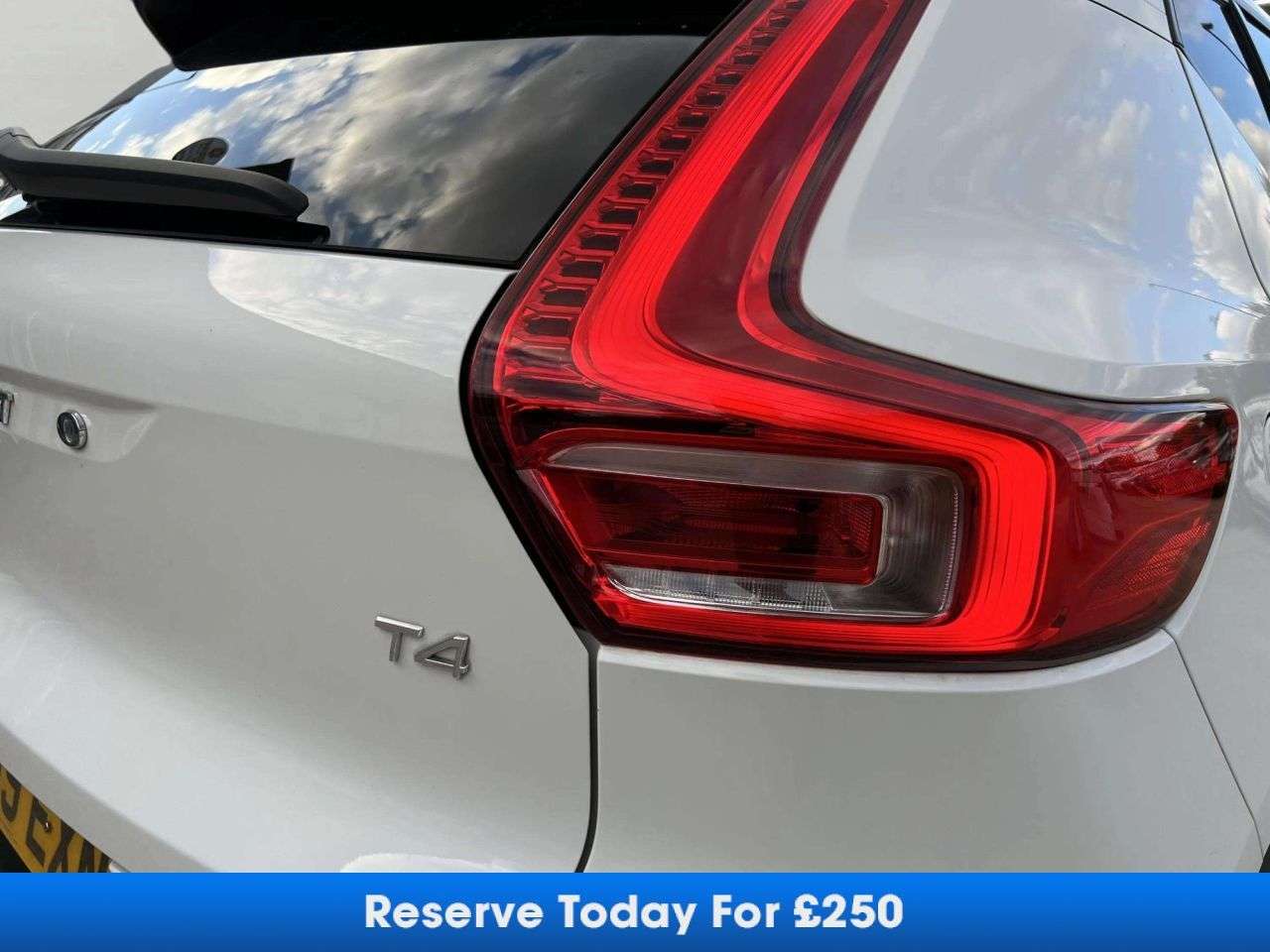 2019 VOLVO XC40 2019 VOLVO XC40