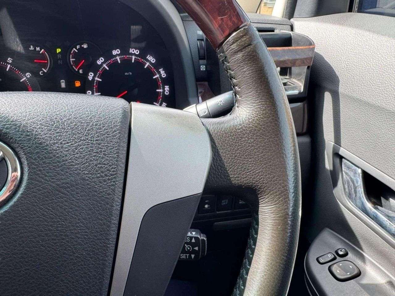 null TOYOTA ALPHARD null TOYOTA ALPHARD