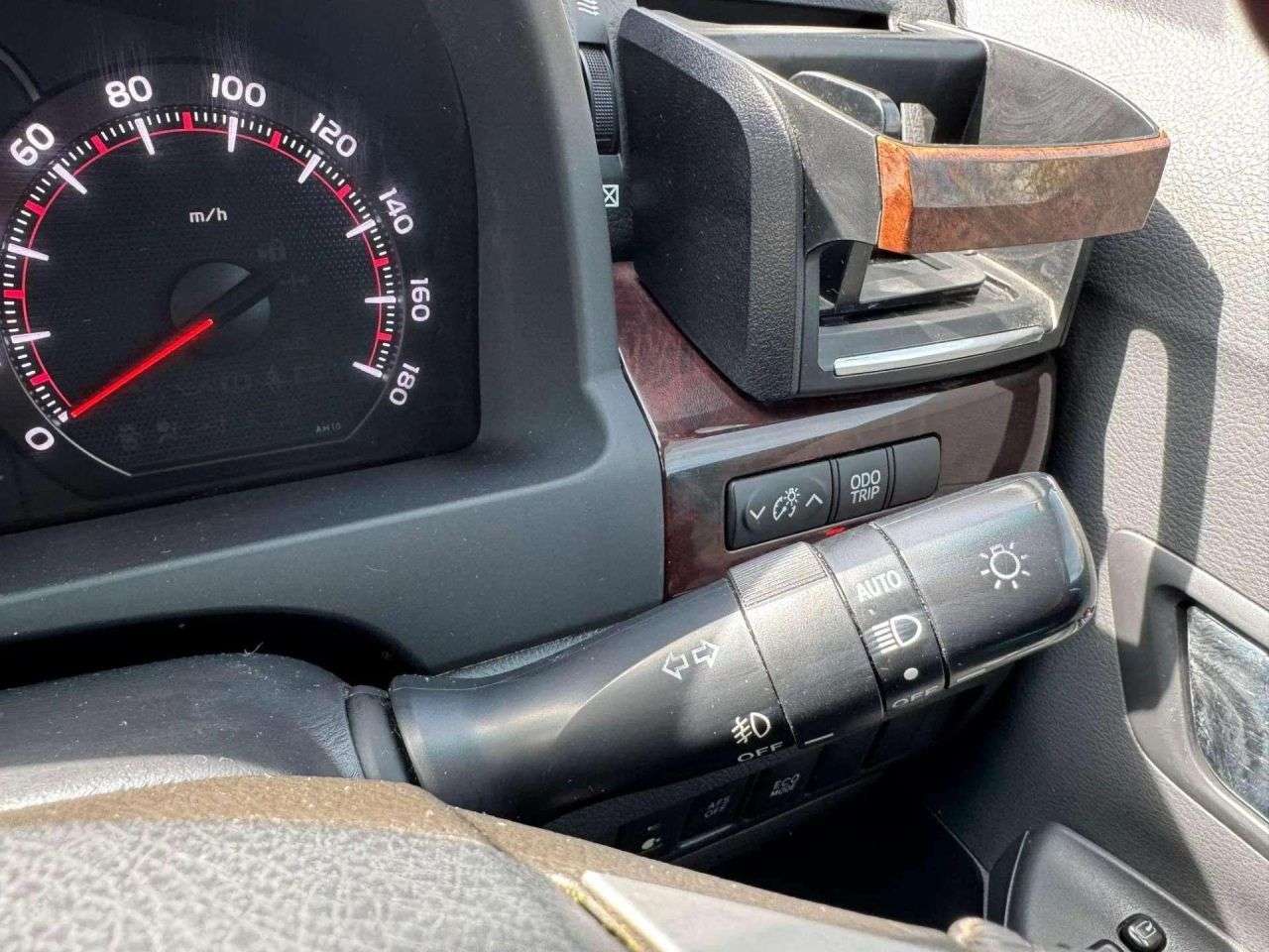 null TOYOTA ALPHARD null TOYOTA ALPHARD