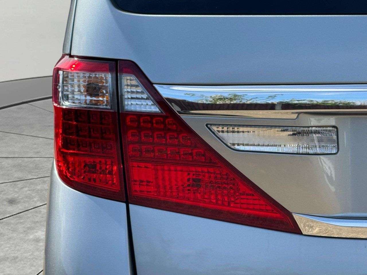 null TOYOTA ALPHARD null TOYOTA ALPHARD