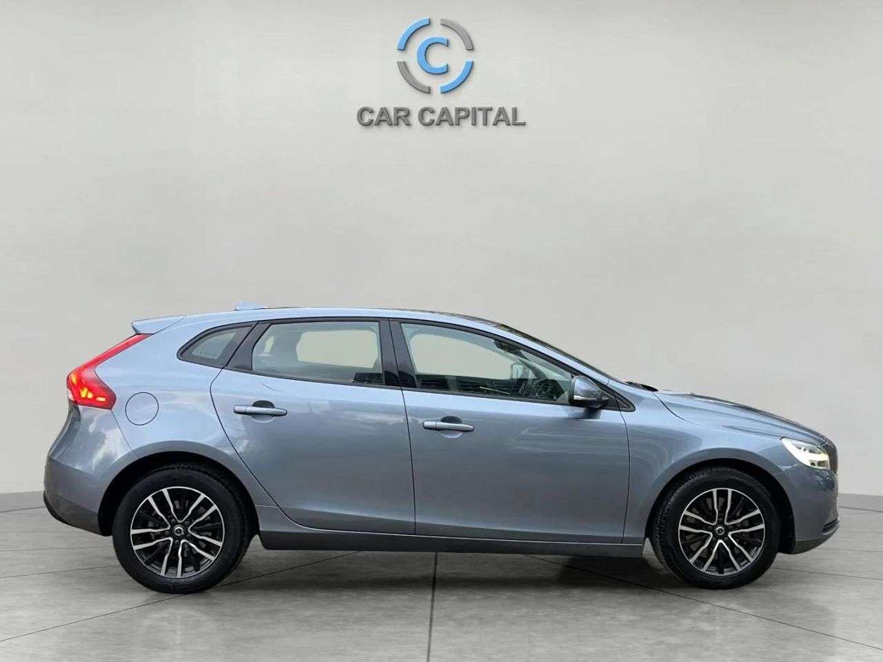 2016 VOLVO V40 2016 VOLVO V40