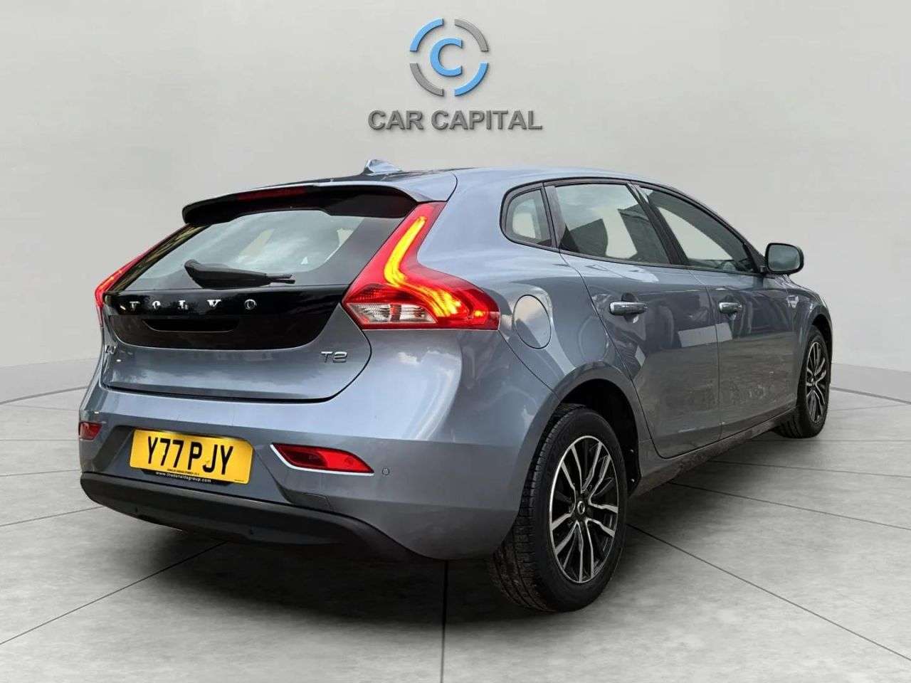 2016 VOLVO V40 2016 VOLVO V40