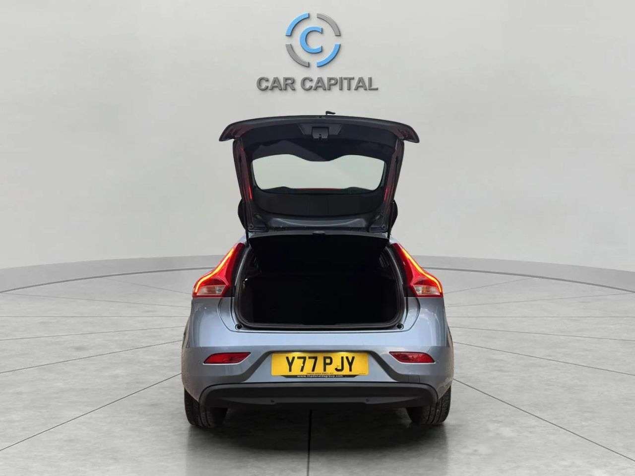 2016 VOLVO V40 2016 VOLVO V40