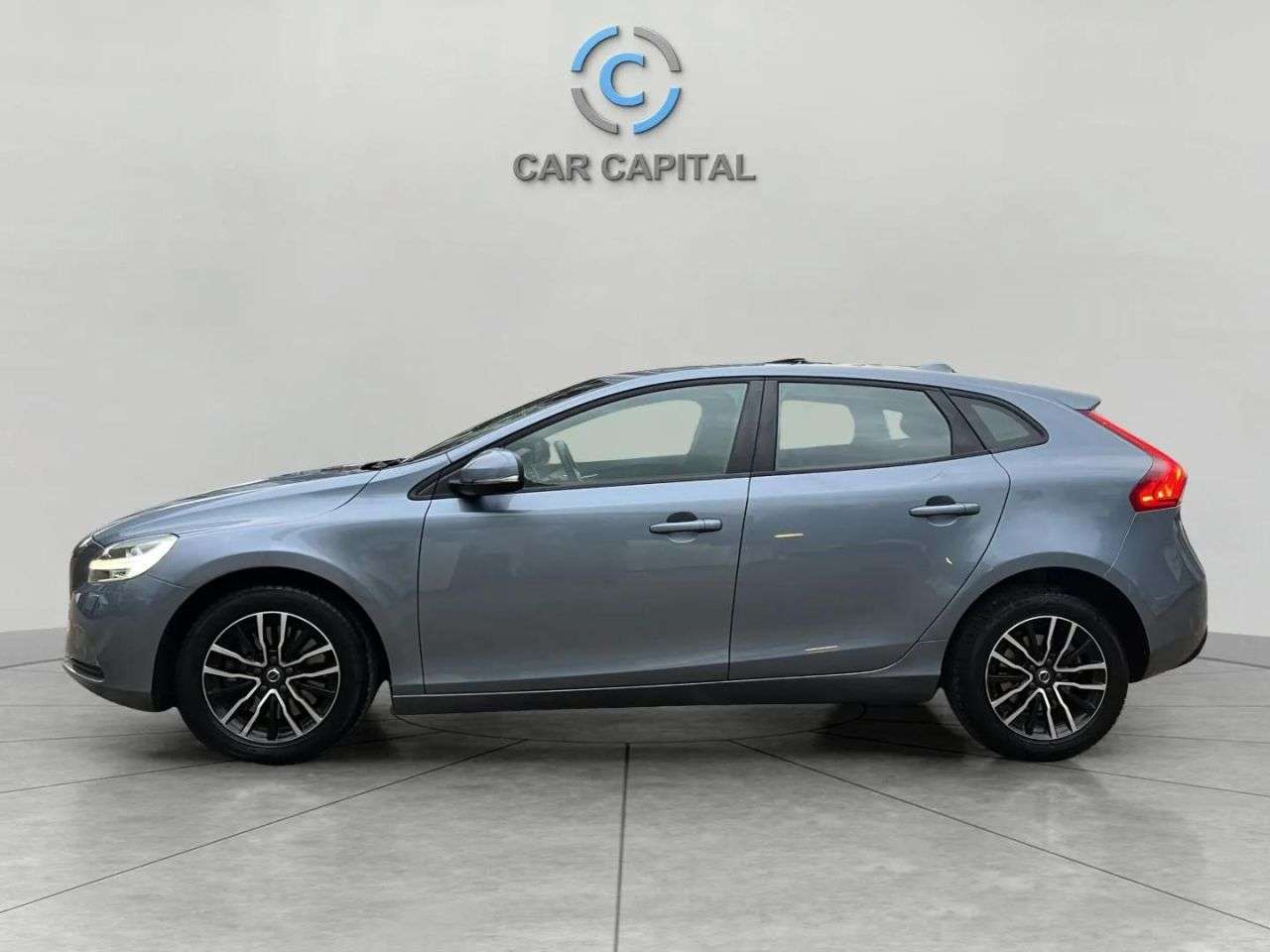 2016 VOLVO V40 2016 VOLVO V40