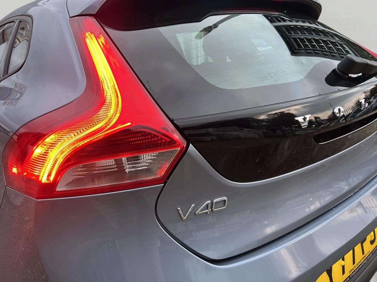 2016 VOLVO V40 2016 VOLVO V40