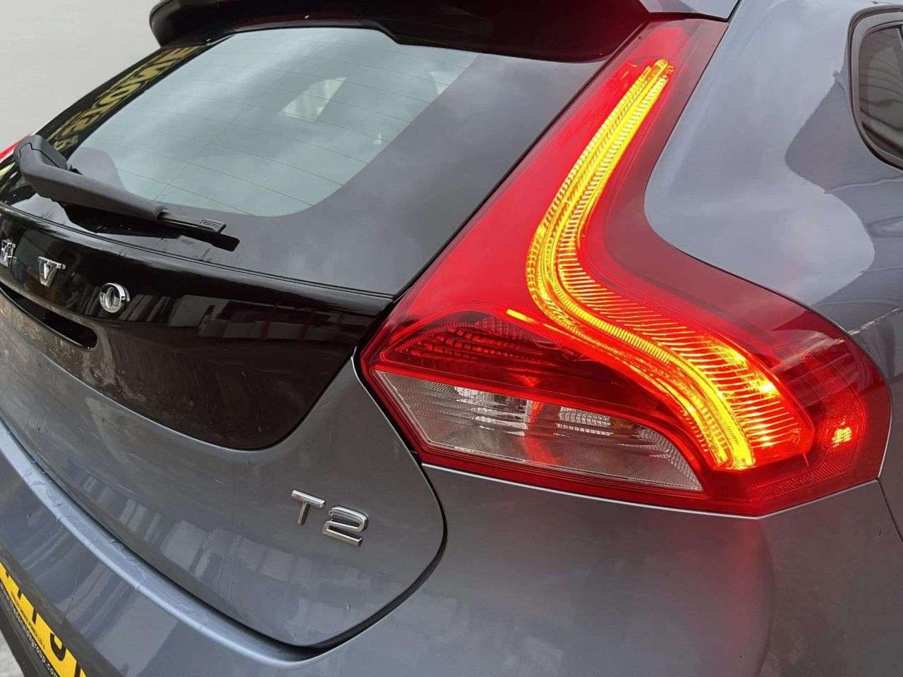 2016 VOLVO V40 2016 VOLVO V40