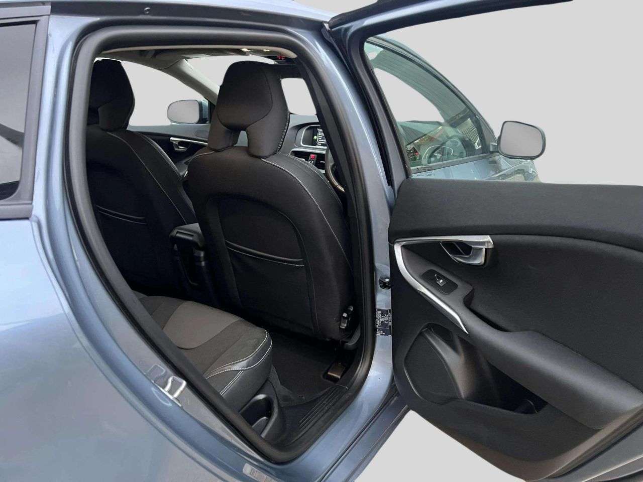 2016 VOLVO V40 2016 VOLVO V40