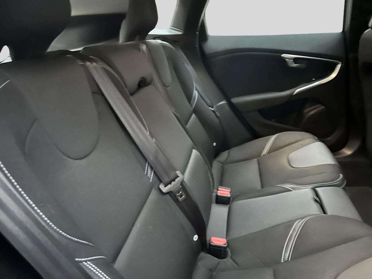 2016 VOLVO V40 2016 VOLVO V40