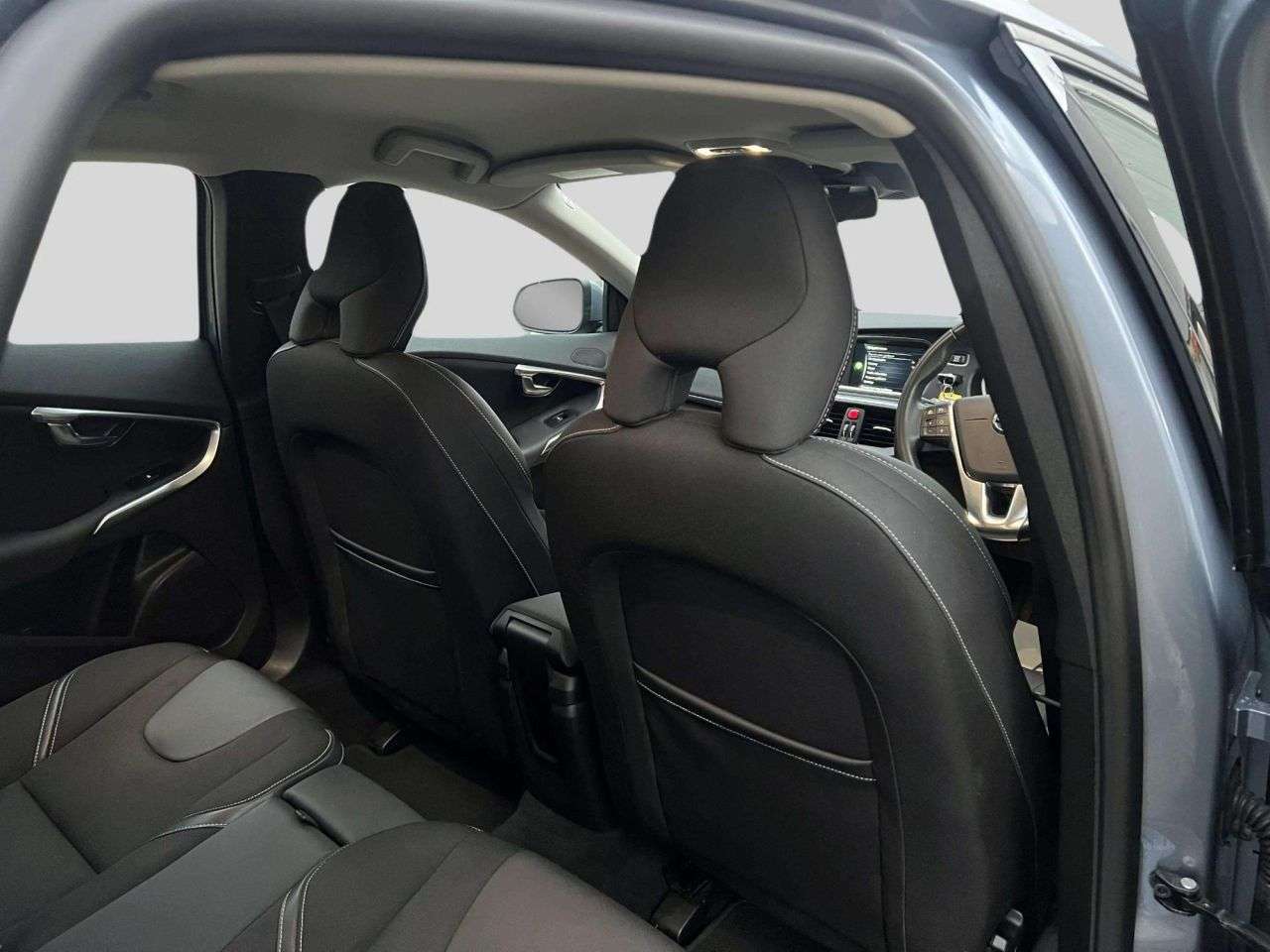 2016 VOLVO V40 2016 VOLVO V40